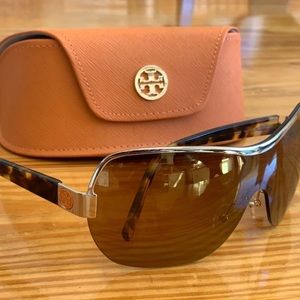 New Tory Burch sunglasses! 🕶
